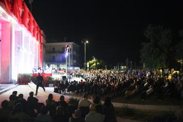 Piazzale Vittorio Veneto gremito