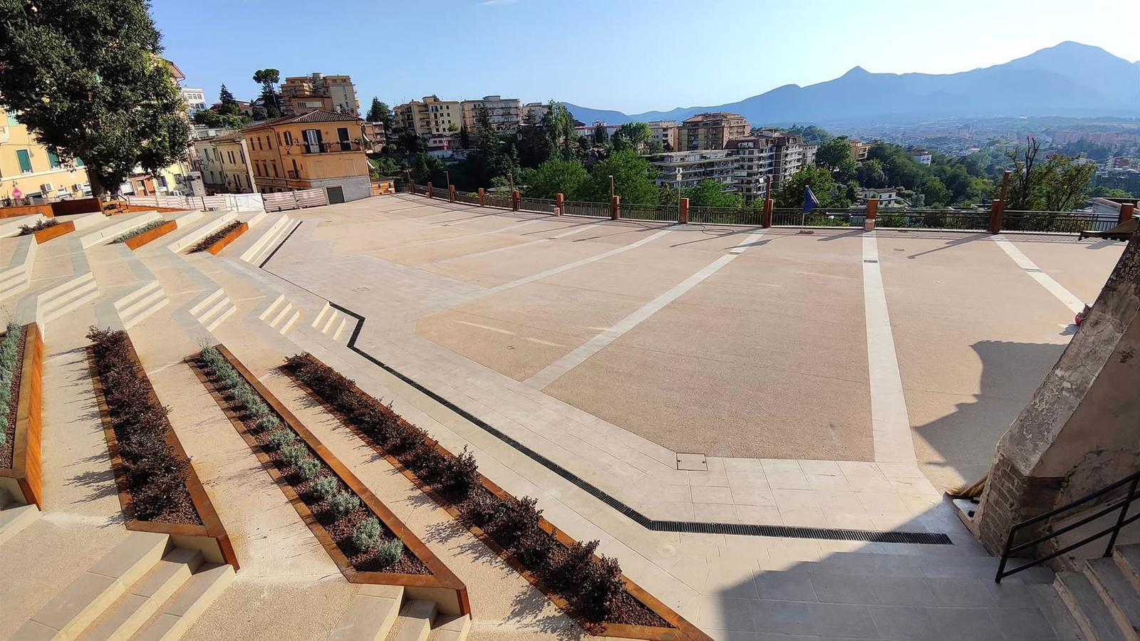 Frosinone, piazza Turriziani: ordinanza per decoro e sicurezza.
